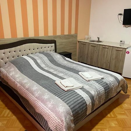 Kikinda Bed&Breakfast Intermezzo Caffe מראה חיצוני תמונה