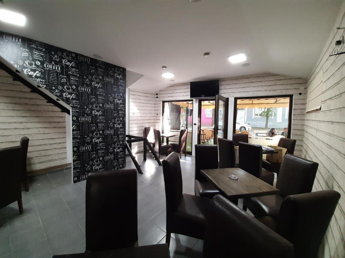 Kikinda Bed&Breakfast Intermezzo Caffe מראה חיצוני תמונה